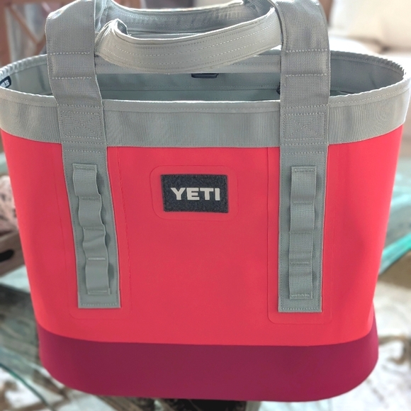 Yeti Camino 35 Bag Limited Edition Bimini Pink NWT - Picture 2 of 5